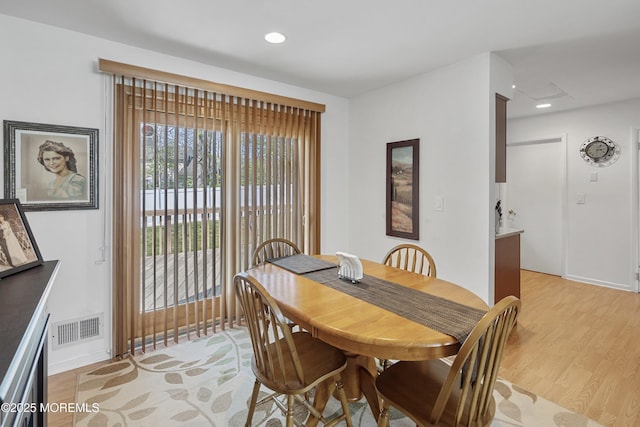 dining area with baseboards, recessed lighting, light wood finished floors, and visible vents
