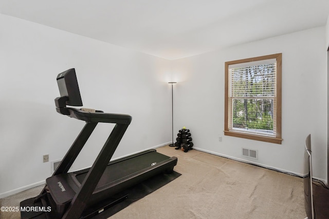 exercise room with carpet floors, baseboards, and visible vents