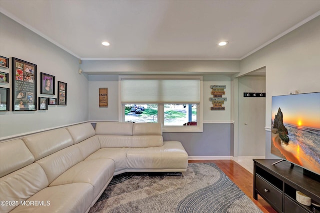 living room with crown molding, baseboards, recessed lighting, and wood finished floors