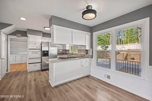 2338 Ramshorn Dr, Allenwood, NJ 08720 - kitchen with a sink, stainless steel appliances, a peninsula, visible vents, and a warming drawer
