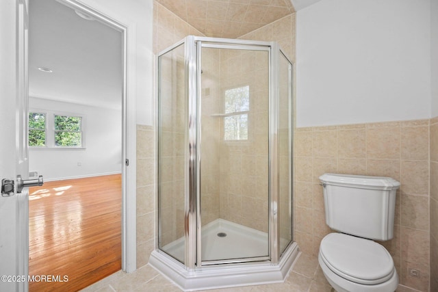 2338 Ramshorn Dr, Allenwood, NJ 08720 - full bathroom featuring a stall shower, toilet, and tile walls