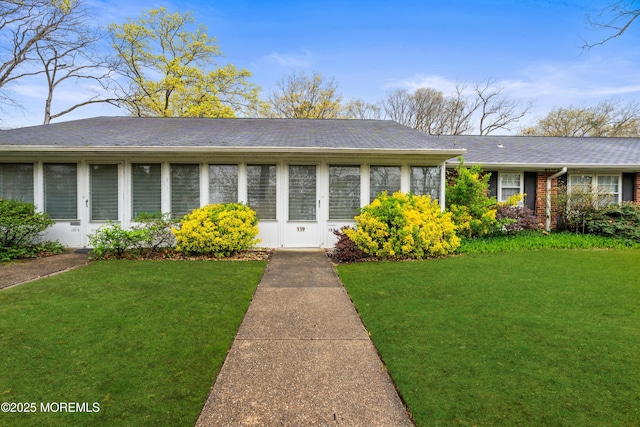 119B Buckingham Dr, Lakewood, NJ 08701 - ranch-style house featuring a shingled roof and a front lawn