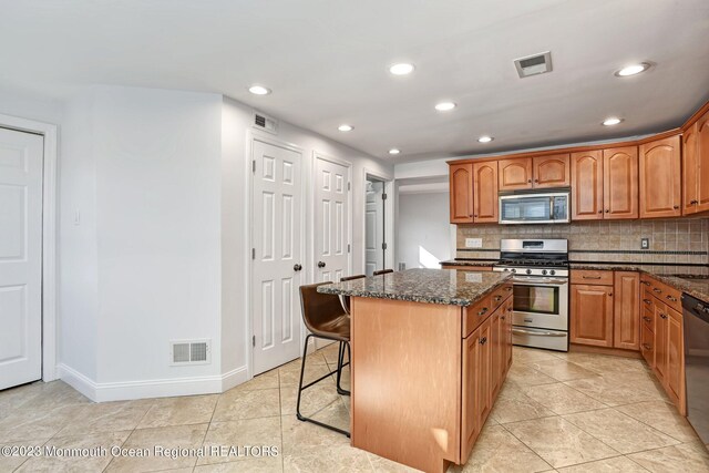 kitchen with visible vents, recessed lighting, appliances with stainless steel finishes, and a center island