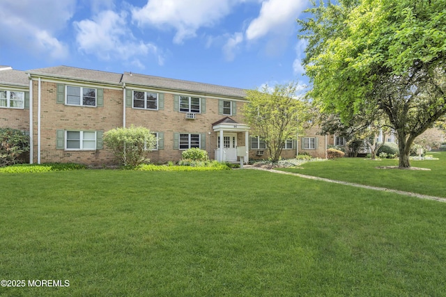 view of front of house featuring brick siding and a front yard