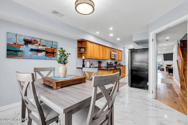 dining space featuring baseboards, visible vents, recessed lighting, and marble finish floor
