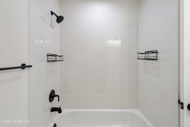 full bath with shower / bathtub combination