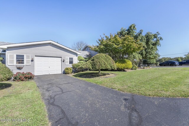18 Schoolhouse Rd, Cream Ridge, NJ 08514 - view of front of house featuring a front lawn and driveway