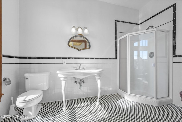 18 Schoolhouse Rd, Cream Ridge, NJ 08514 - full bath with toilet, tile walls, wainscoting, and a stall shower