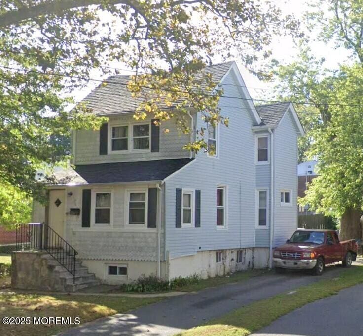 view of front of property with roof with shingles