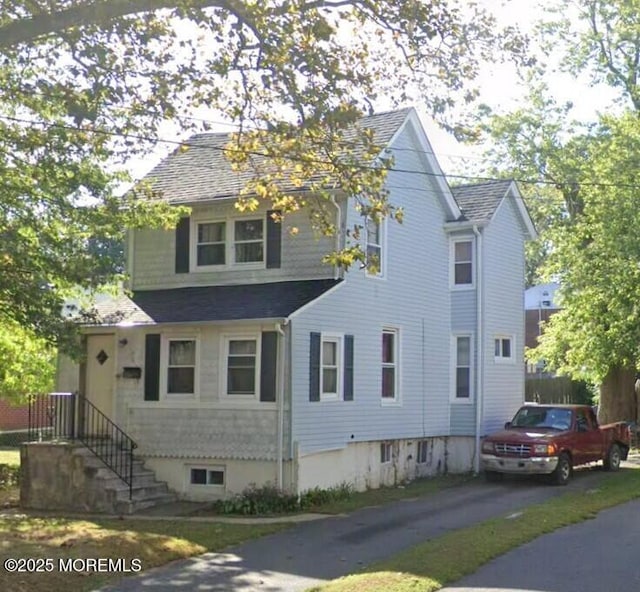 view of front of property with roof with shingles