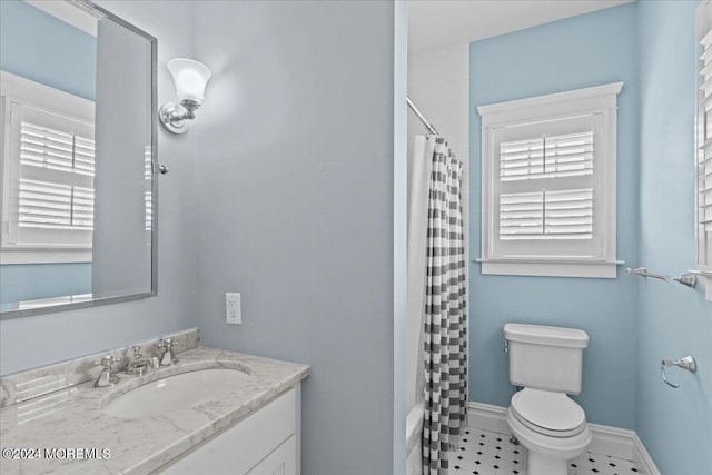 full bath featuring toilet, curtained shower, and a wealth of natural light