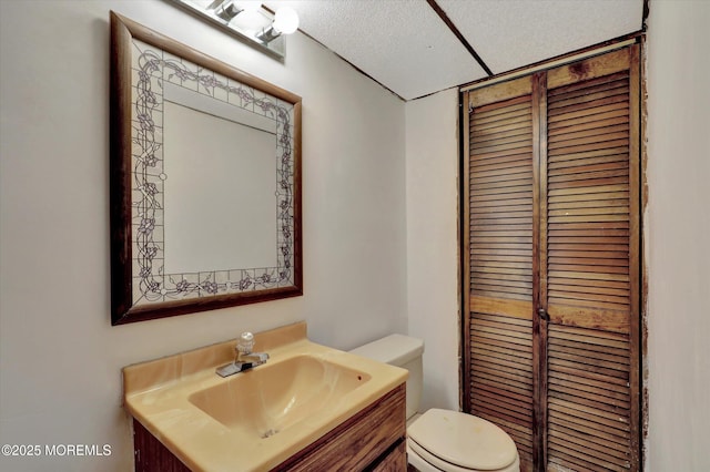 9 Berkshire Ct, Holmdel, NJ 07733 - bathroom with toilet, vanity, and a textured ceiling