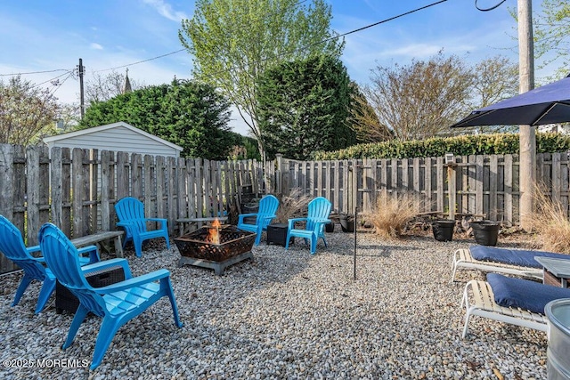 view of yard featuring a fenced backyard and an outdoor fire pit