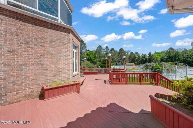 8 Tiberon Dr, Holmdel, NJ 07733 - deck with fence