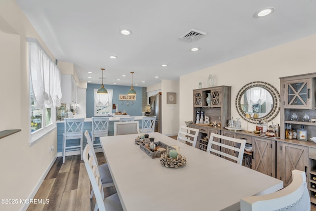 dining room with recessed lighting, baseboards, dark wood-style flooring, and visible vents