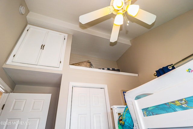 bedroom with a ceiling fan and a closet