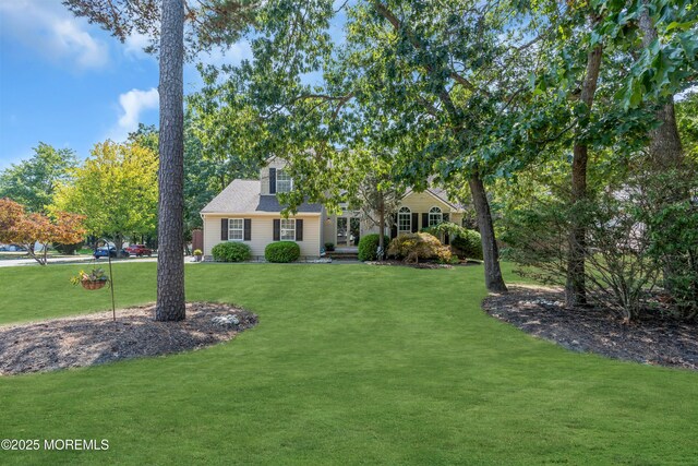 view of front of house featuring a front yard