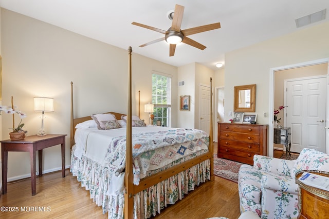 bedroom featuring light wood finished floors, a closet, visible vents, and ceiling fan
