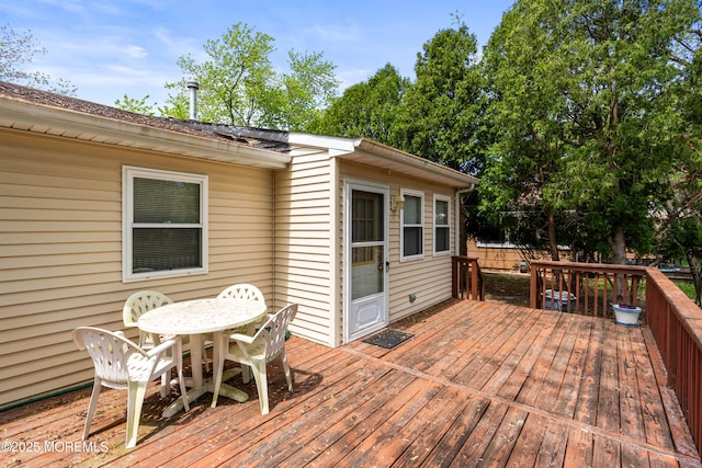 deck featuring outdoor dining area