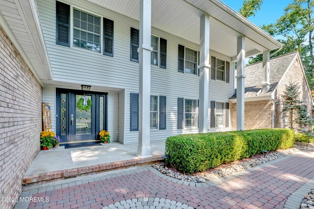 property entrance featuring covered porch