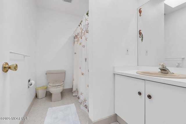 full bath featuring toilet, baseboards, and vanity