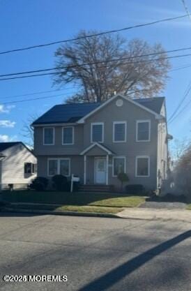 view of front of property featuring a front yard