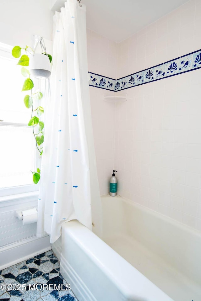 full bathroom featuring shower / bathtub combination with curtain