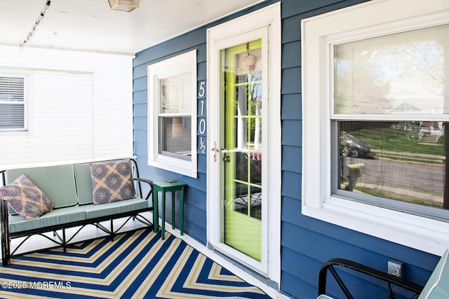 property entrance featuring a porch