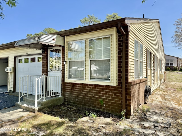 view of front facade featuring a garage