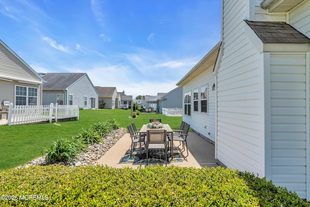 view of yard with a patio area and a residential view