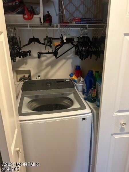 laundry room with laundry area and washer / clothes dryer