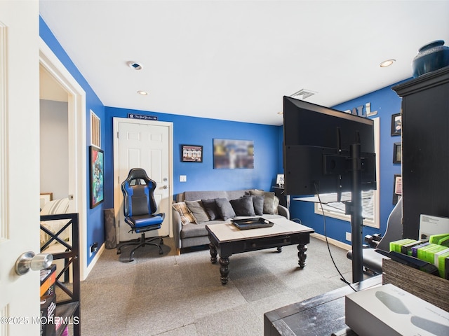 living area featuring carpet floors, baseboards, and recessed lighting