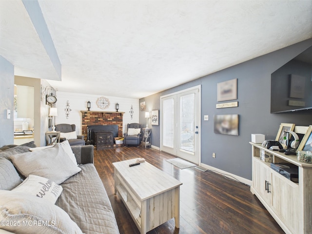 living area featuring dark wood-style flooring and baseboards