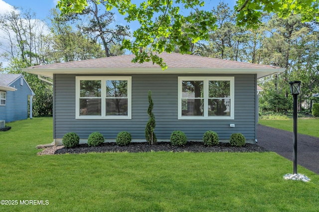 6 Reef Pl, Brick, NJ 08723 - view of front of home with a front lawn and a shingled roof