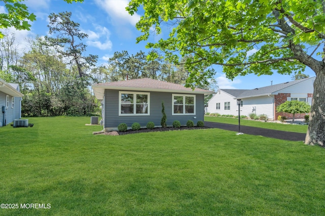 6 Reef Pl, Brick, NJ 08723 - view of front of property featuring central AC unit and a front yard