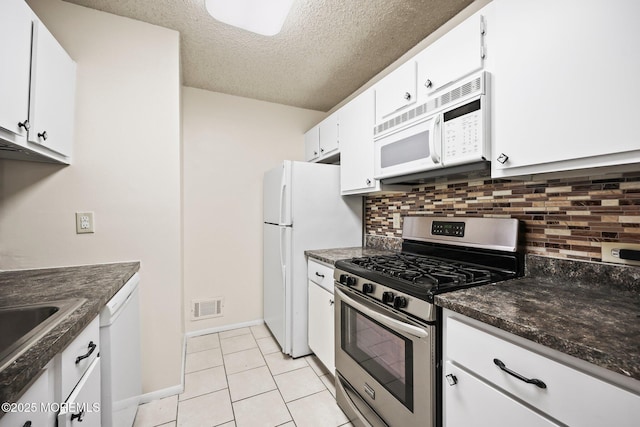 71 Verbena Ct, Jackson, NJ 08527 - kitchen with visible vents, decorative backsplash, dark countertops, white appliances, and a textured ceiling