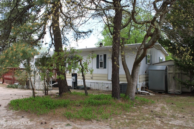 view of front of home featuring an outbuilding and a shed