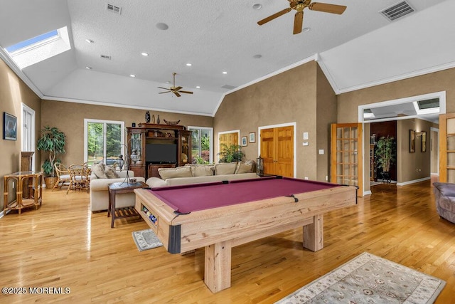 rec room featuring visible vents, ornamental molding, and ceiling fan