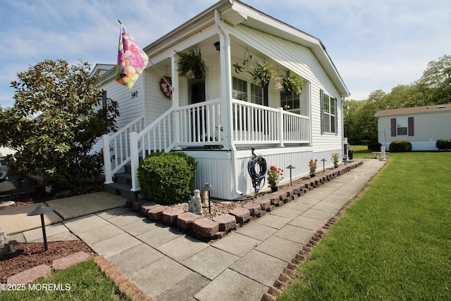 397 Finch Way, Freehold, NJ 07728 - manufactured / mobile home featuring a porch and a front yard