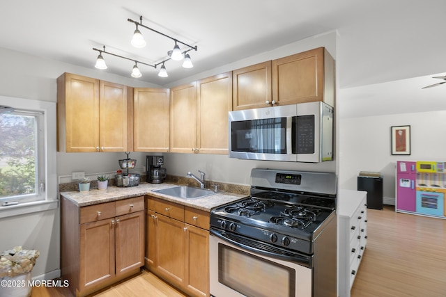 kitchen with light wood-style floors, a sink, and appliances with stainless steel finishes