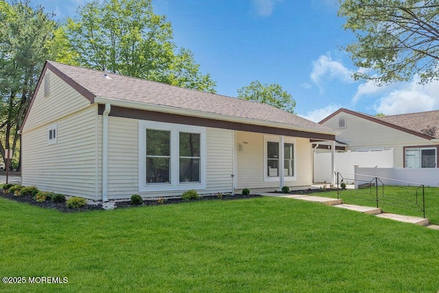 829A Westminster Ct, Manchester, NJ 08759 - ranch-style house with fence and a front yard