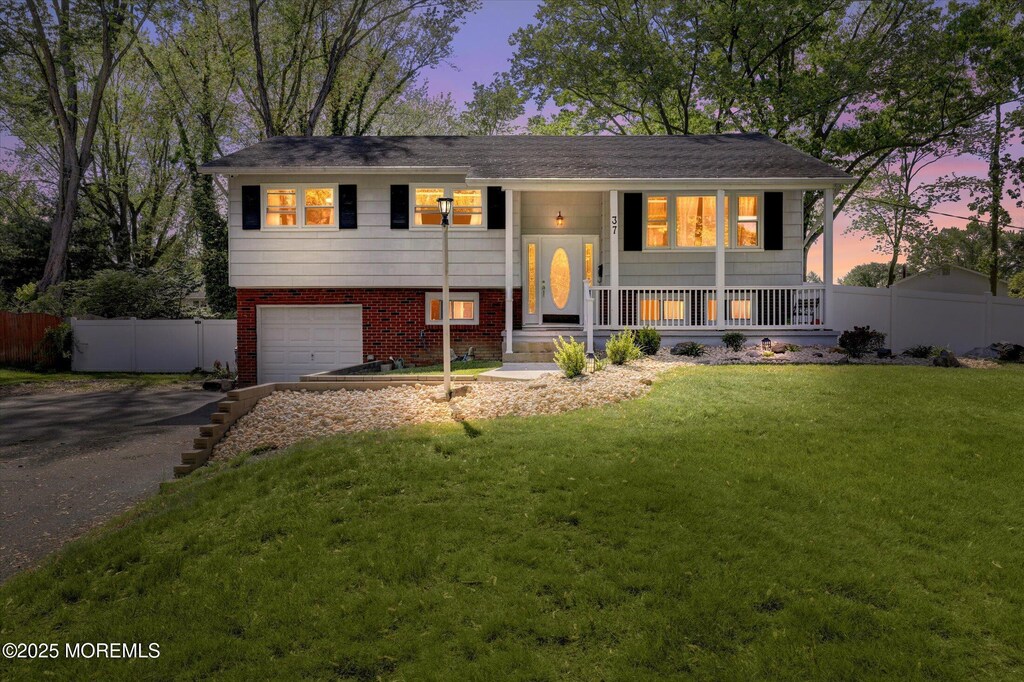 37 Lexington Dr, Manalapan, NJ 07726