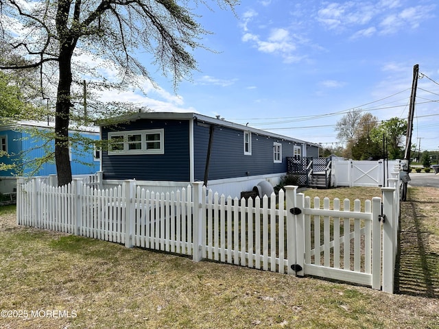 7 Misty Ln, Jackson, NJ 08527 - view of front of house featuring a fenced front yard and a gate