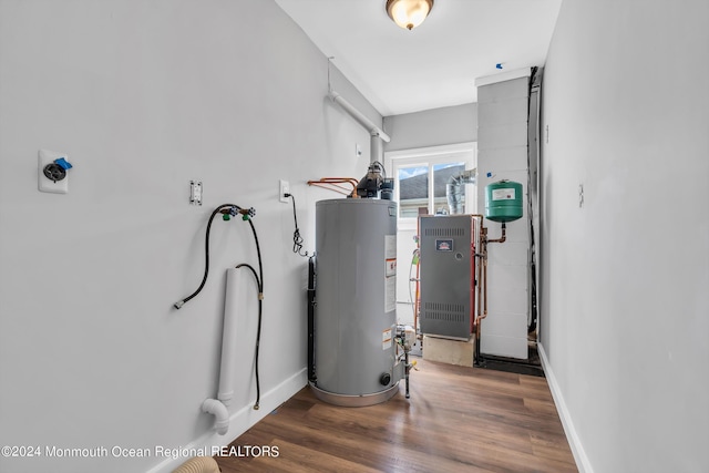 8 Venezia St, Toms River, NJ 08757 - utility room featuring water heater