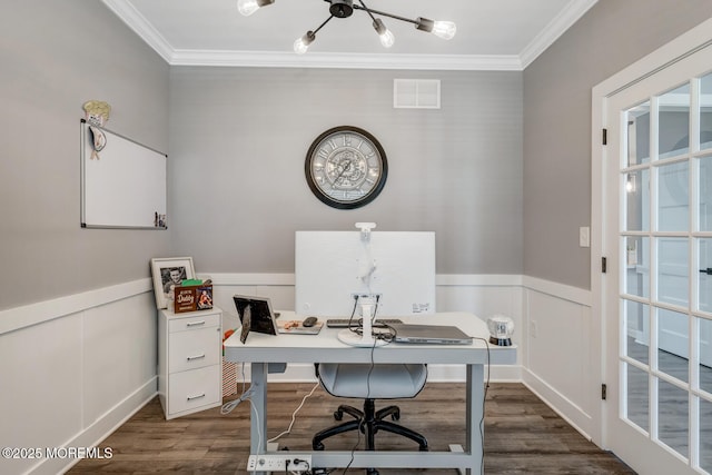 home office with an inviting chandelier, crown molding, dark wood-style floors, and visible vents