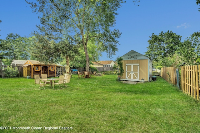 607 Willow St, Lakehurst, NJ 08733 - view of yard featuring a storage unit and an outdoor structure