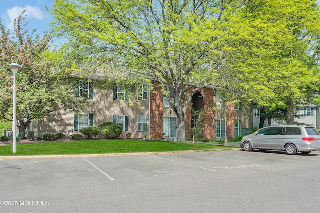 3-5 Atlanta Ct, Freehold, NJ 07728 - view of front of house featuring uncovered parking and a front yard