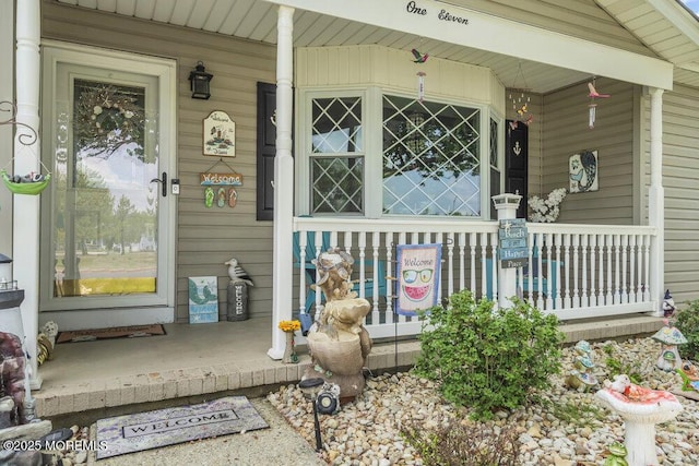 entrance to property featuring a porch
