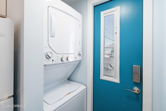 28 E Marlin Way, Lavallette, NJ 08735 - laundry area featuring laundry area and stacked washer and dryer