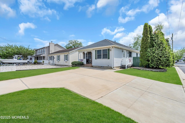 view of front of property featuring a front yard and concrete driveway